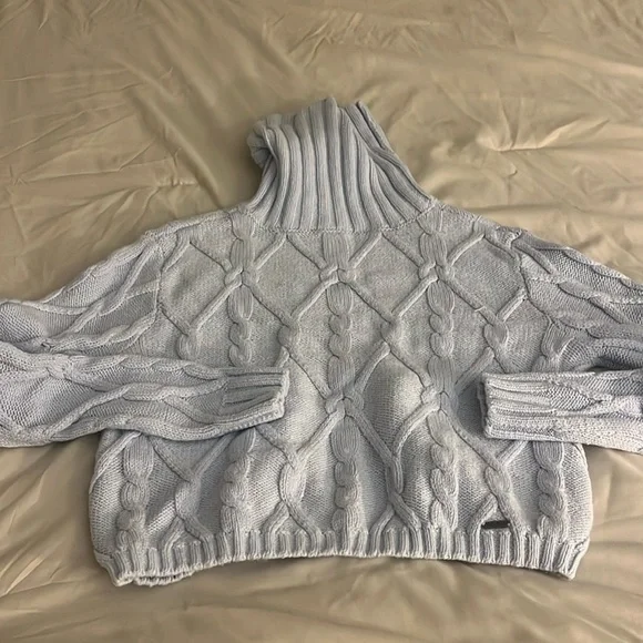Hollister Baby Blue Cropped Cable Knit Turtleneck Sweater SIZE XS - Picture 2 of 4